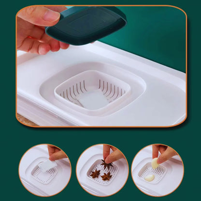 FutterSmart – Food Storage Container with Lid & Portioning Aid